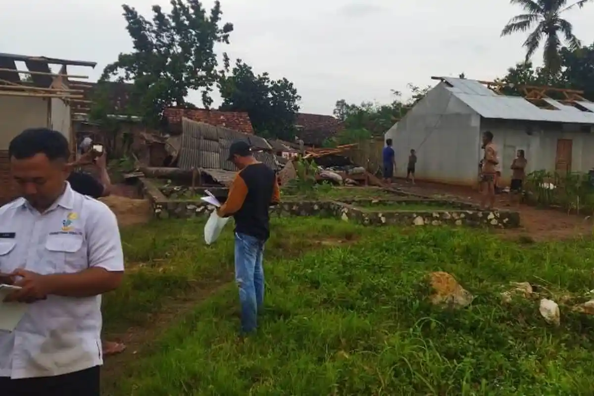 BPBD Pesawaran Imbau Warga Waspadai Cuaca Ekstrem hingga Awal 2026