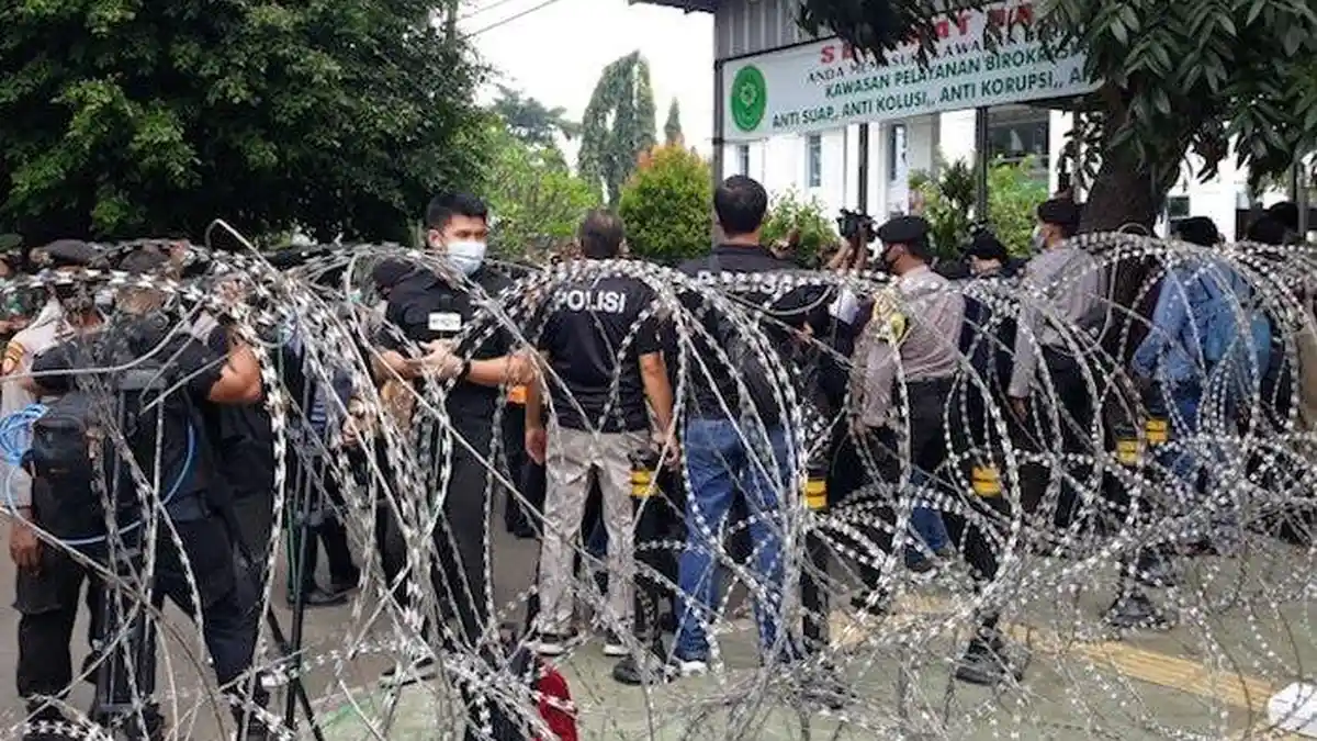 Kerumunan di Sidang Rizieq Shihab di PN Jakarta Timur Abaikan Protokol Kesehatan