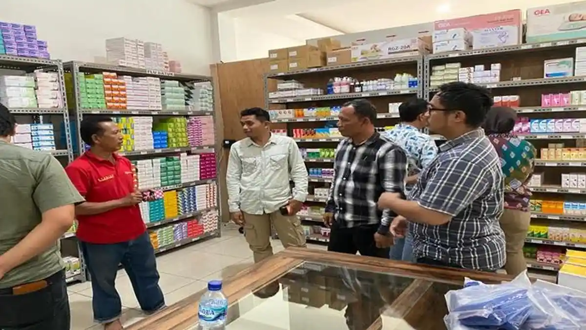 Cegah Peredaran Obat Sirup, Kasat Res Narkoba Polres OKU Timur Cek Beberapa Apotik