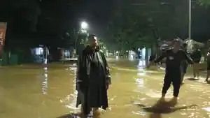 Banjir-pasca-hujan-lebat-di-Jl-Tondong-Sinjai-Selasa-952023-dini-hari.jpg