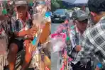 Pak-Tarno-kembali-jualan-mainan-keliling-sambil-pakai-kursi-roda.jpg