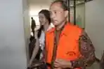 Presenter Nadia Mulya Dampingi Sidang Ayahnda Budi Mulya