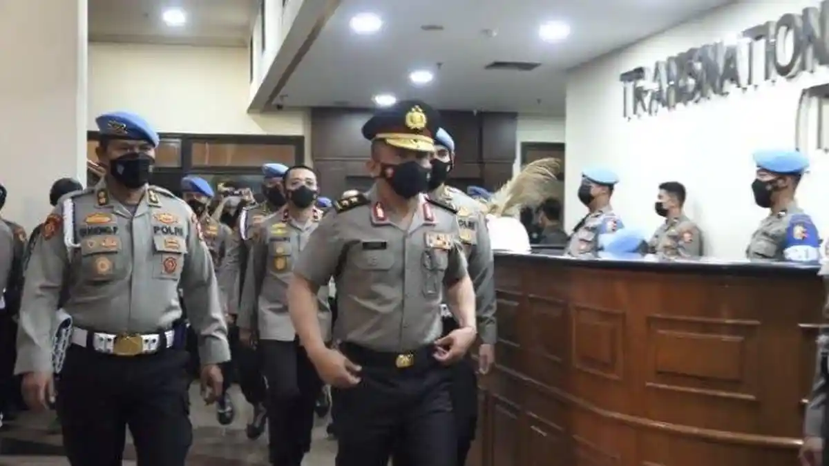 Digiring ke Mabes Polri, Detik-detik Irjen Ferdy Sambo Jalani Sidang Etik: Segera Dipecat?