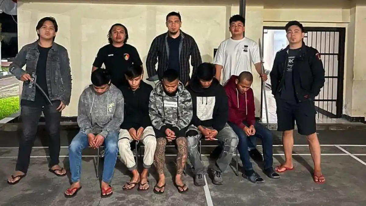 Tim URC Resmob Polres Minahasa Amankan Lima Terduga Pelaku Pengancaman dan Pengrusakan - Tribunmanado.co.id
