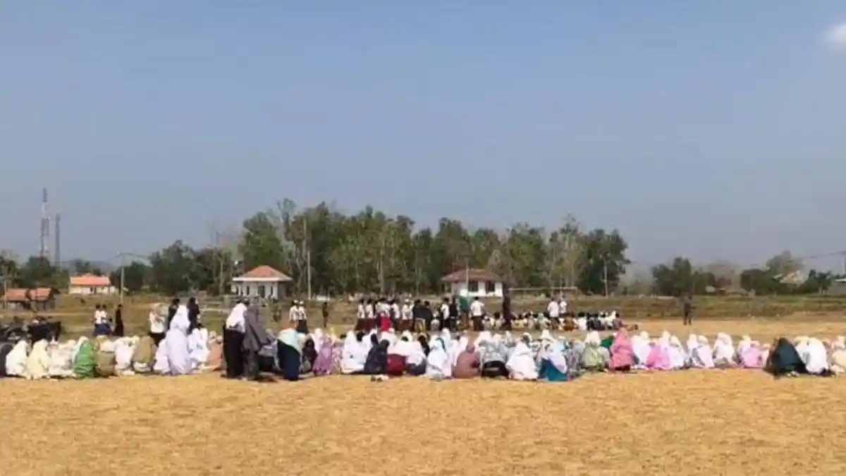 Kekeringan Berkepanjangan di Bangkalan, Warga Gelar Salat Istisqa dan Berharap Hujan Segera Turun