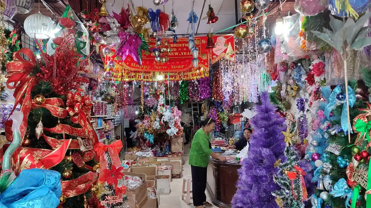 Natal 2022 Masih 1 Bulan Lagi, Pernak-pernik dan Pohon Natal di Manado Mulai Diburu Masyarakat