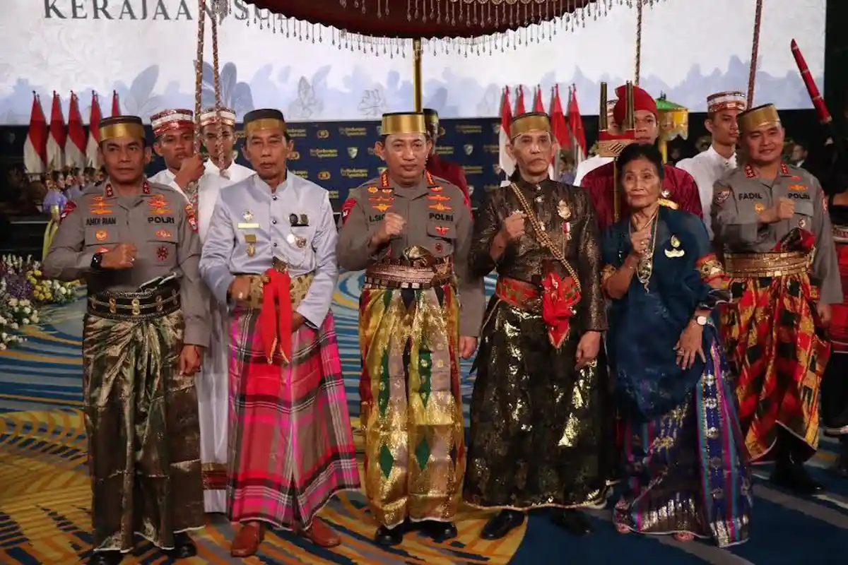 Kapolri Jenderal Listyo Sigit Dapat Gelar Adat dari 3 Kerajaan di Sulsel