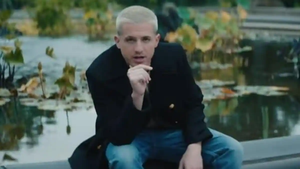Chord Gitar Cheating on You - Charlie Puth, Lengkap dengan Lirik dan Video Klipnya
