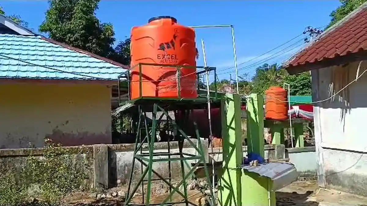 Bong Ming Ming Minta Fasilitas Air Bersih Desa Airputih Dijaga dan Dipelihara