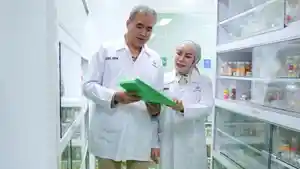 Michael-Simon-dan-Rizky-Ananda-Musa-sebagai-Owner-PT-Skinsol-Kosmetik-industri-2.jpg