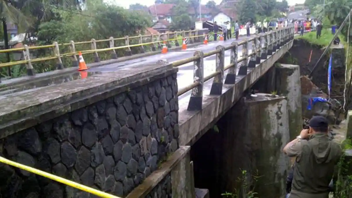 Kendaraan Pemudik Masih Dilarang Lewati Jembatan Cibaruyan