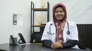 dr-Rafika-Augustine-tak-pungut-biaya-berobat.jpg