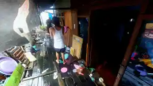 Bangunan-rumah-di-Bantaran-Sungai-Kelayan-Banjarmasin-mengalami-ambles.jpg