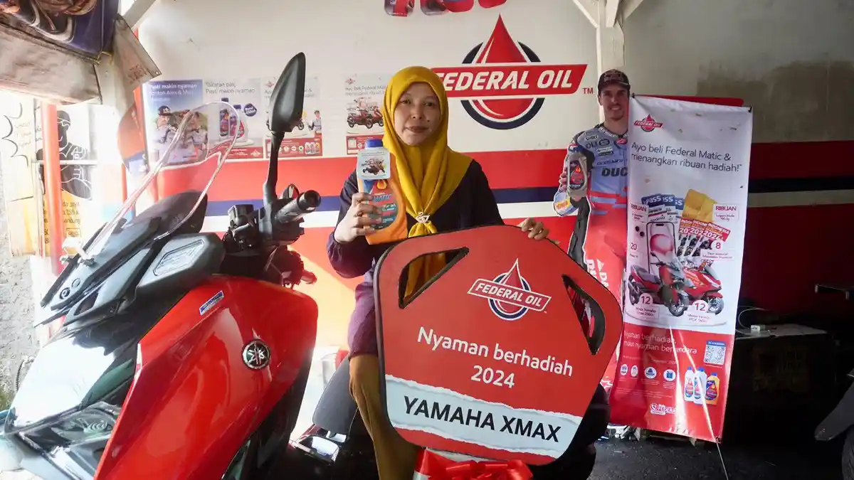 Federal Oil Serahkan Motor dan Ribuan Hadiah Lain untuk Konsumen Program Nyaman Berhadiah 2024
