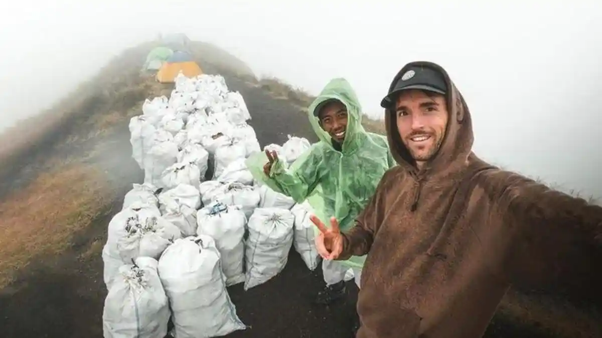 Pria Perancis Pungut 1,6 Ton Sampah di Gunung Rinjani, 30 Persen Pendaki Tinggalkan Sampah