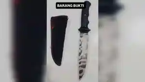 alat-bukti-pisau-digunakan-pelaku-SS-menikam-rekannya-di-sebuah-kios-di-Jalan-Sapati-Kendari.jpg