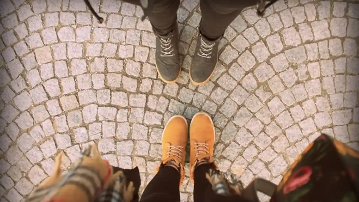 Waduh, Ketemu Mantan di Pusat Perbelanjaan, Wanita Lepas Seluruh Pakaiannya di Depan Orang