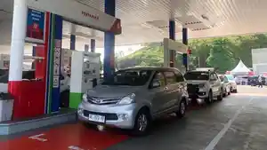 Suasana-antrean-BBM-di-SPBU-rest-area.jpg