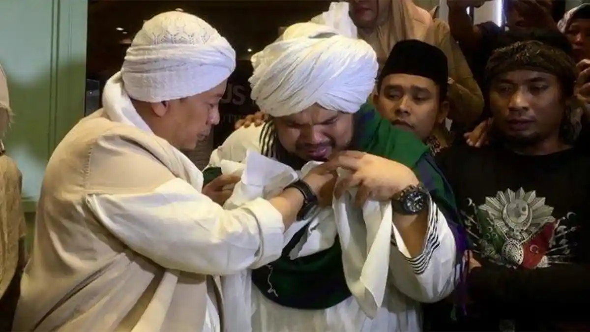Sosok Keturunan Nabi Muhammad SAW Ini Ungkap Kebenaran Rambut Rasulullah SAW yang Dibawa Opick