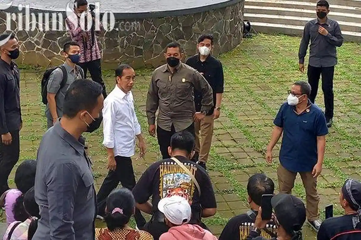 Ratusan Warga Antusias Temui Presiden di Taman Balekambang, Teriakan Nama Jokowi