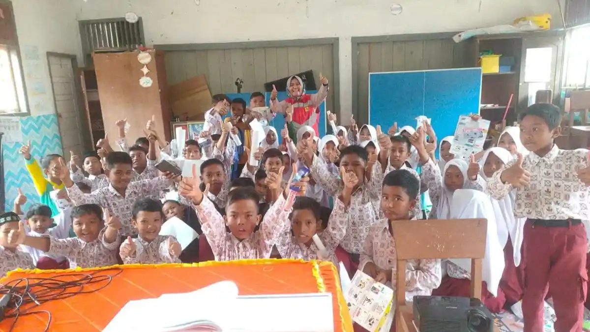 PLN Krueng Geukueh Sosialisasi Bahaya Listrik ke Murid SD 5 Dewantara Aceh Utara