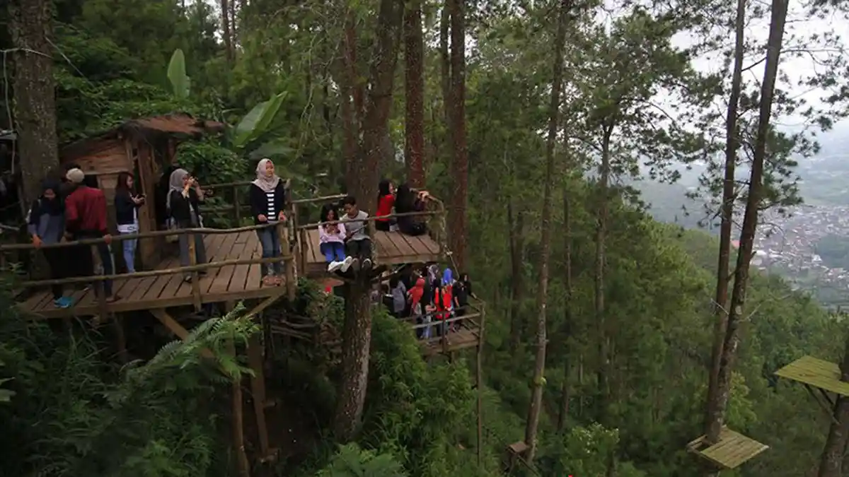 Nikmati Udara Sejuk dan Hamparan Kota Batu dari Objek Wisata Omah Kayu - objek-wisata-omah-kayu_20170131_134956.jpg