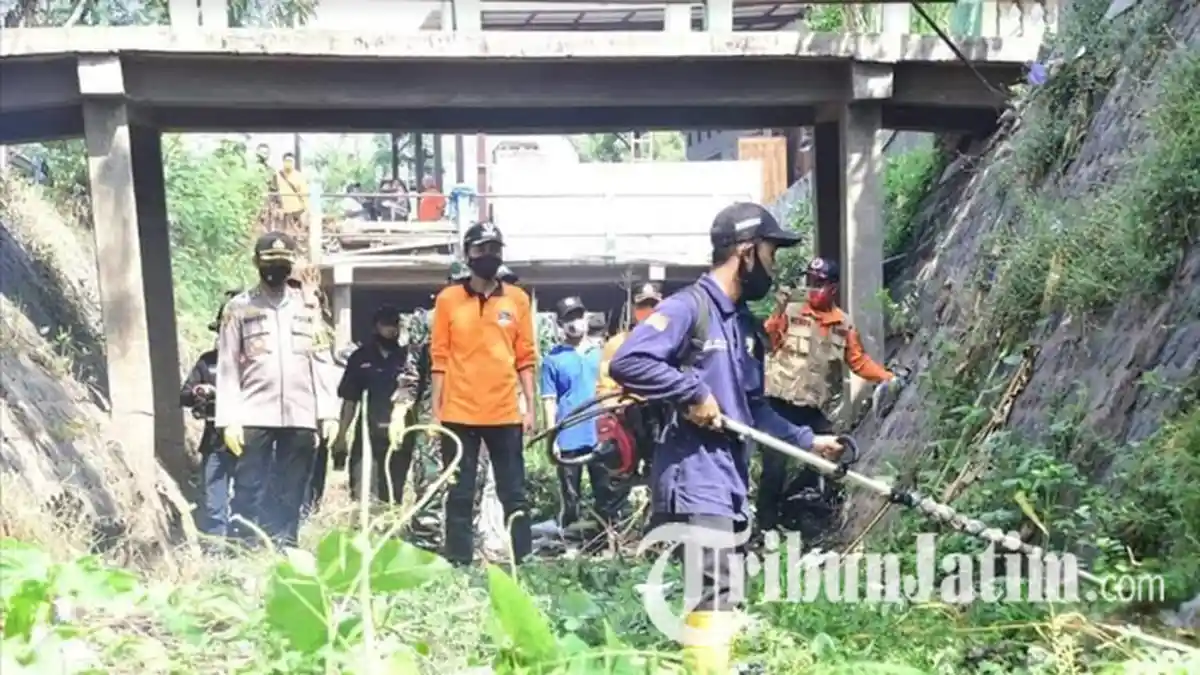 Tak Mau Bencana Banjir Besar 2019 di Madiun Terulang, Bupati Kaji Mbing Ajak Warga Bersihkan Sungai