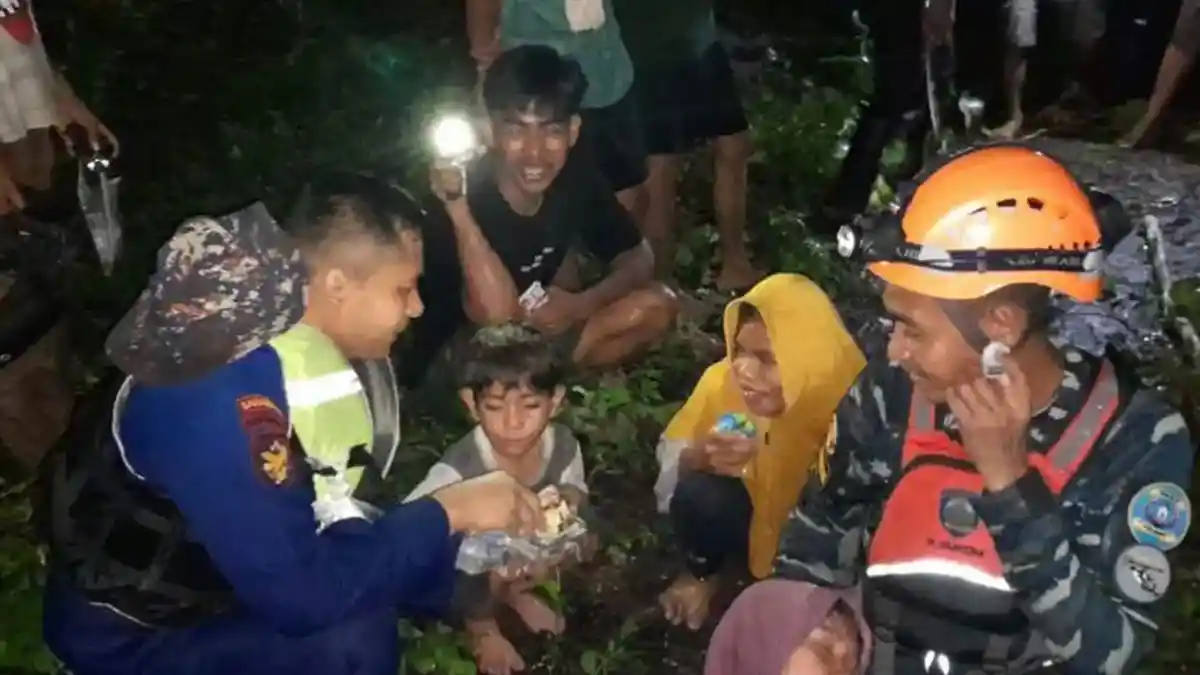 Tim SAR Evakuasi 29 Warga Halmahera Selatan Terjebak Banjir, 3 Orang Jalani Perawatan