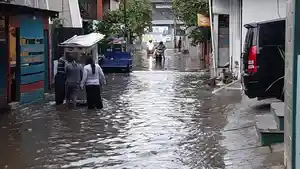 permukiman-warga-di-kelurahan-petogogan-terendam-banjir-jumat-2102020.jpg