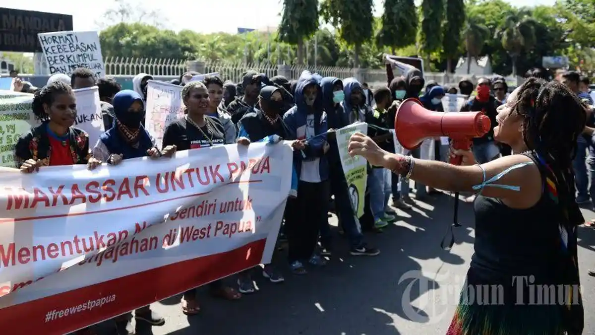 FOTO: Solidaritas Makassar untuk West Papua Aksi Damai di Monumen Mandala - mahasiswa-asal-7.jpg