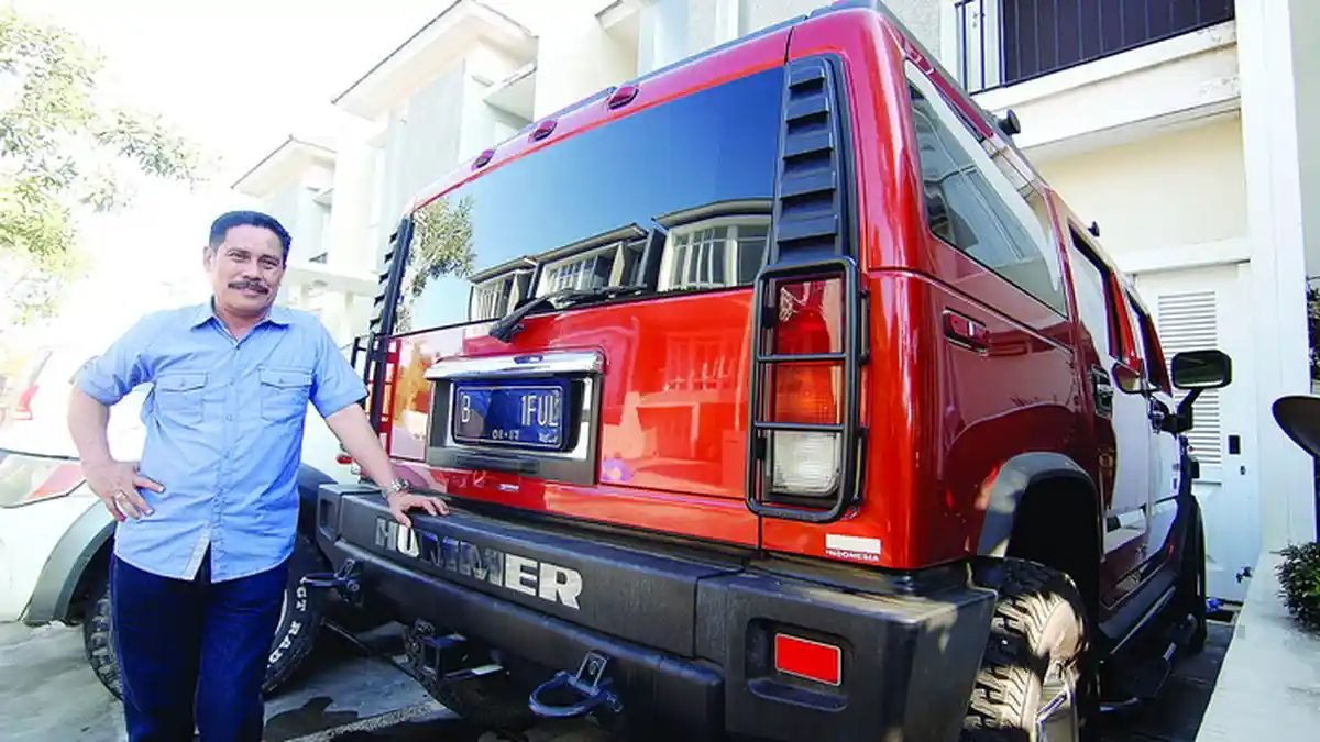 Bangga, Lewat Plat Nomor Cantik Orang Bisa Langsung Mengeja Namanya