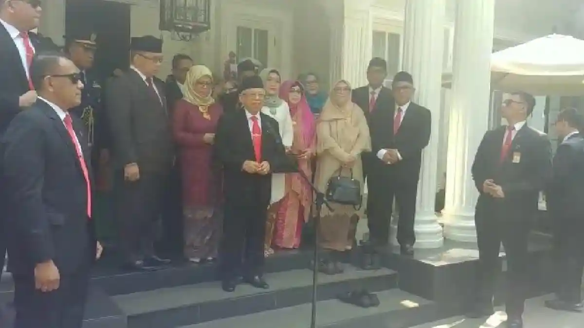 Akan Dilantik jadi Wapres, Ma'ruf Amin Tak Pakai Sarung