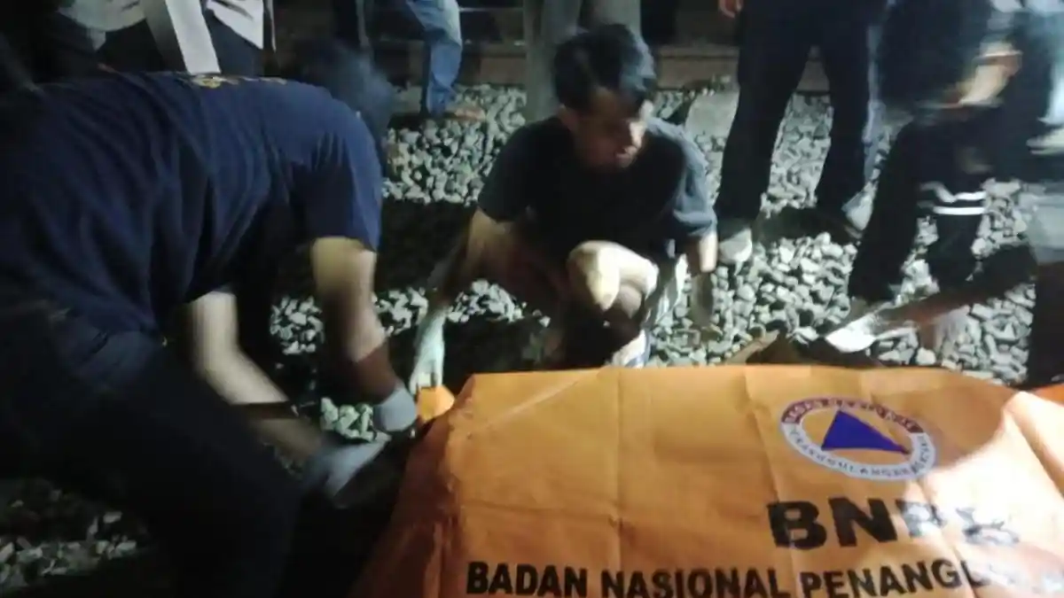 Asyik Main Ponsel di Rel, Pria Tewas Tertabrak Kereta di Ciputat