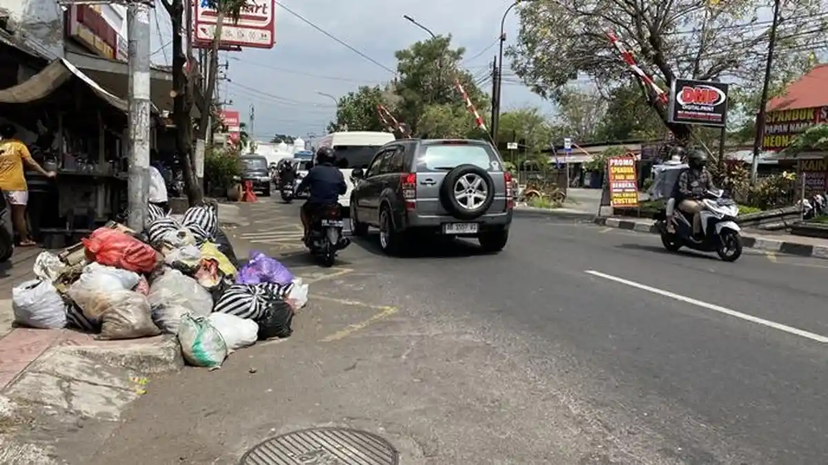 CATAT! Nekat Buang Sampah Sembarangan di Kota Jogja Bisa Dikenai Sanksi Tipiring