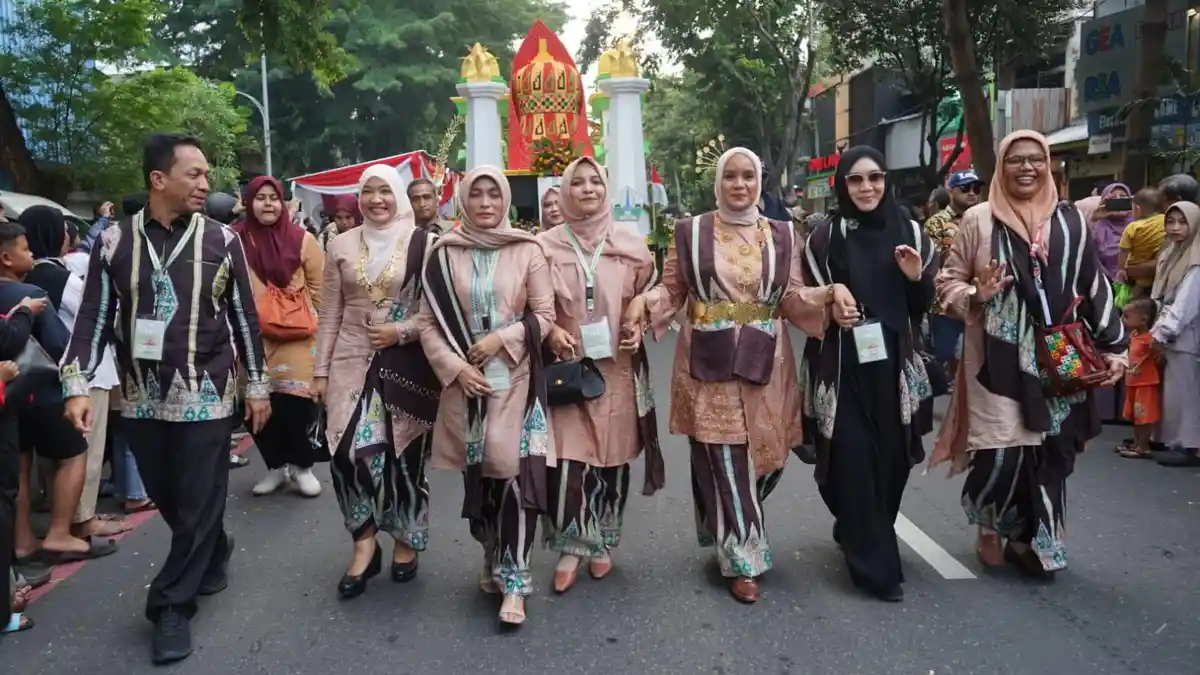 Kontingen Aceh Meriahkan Hut Dekranas dan HKG PKK di Solo