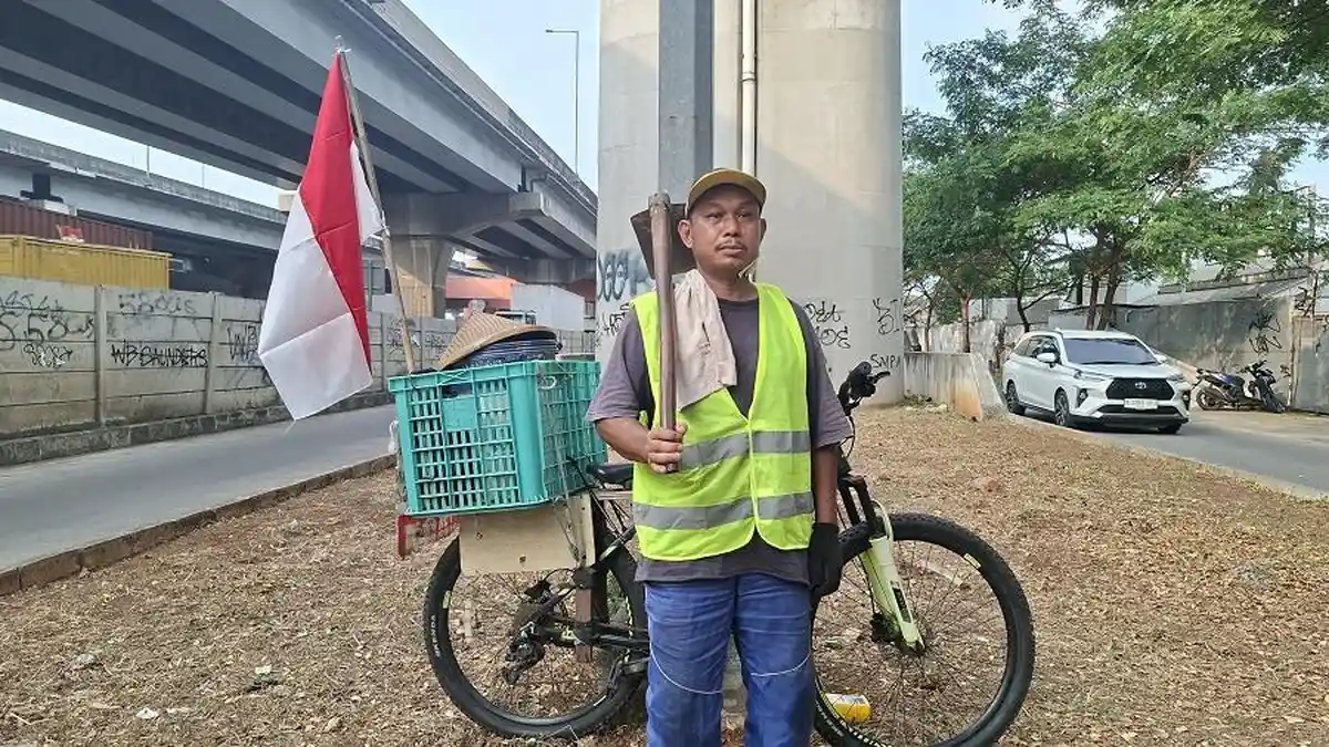 Sosok Dahlan Penjaga Kebersihan Jalan Cikunir Bekasi, Rela Bekerja Setiap Hari Tanpa Digaji 