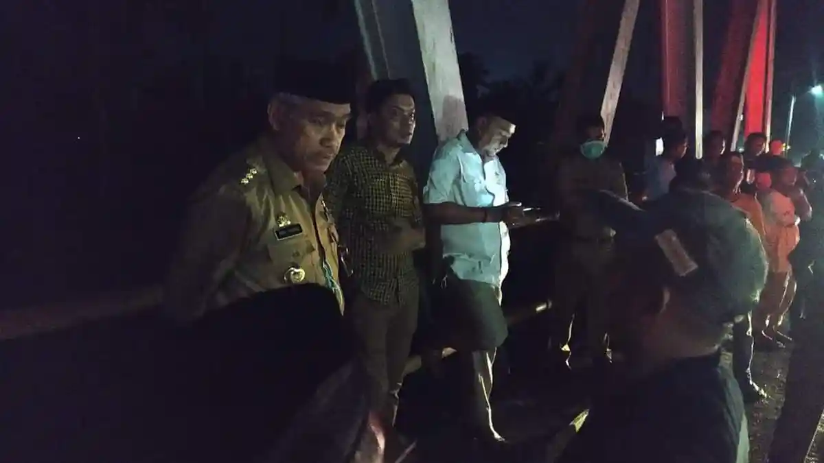 Bupati Luwu Timur Pantau Pencarian Bocah yang Hilang di Sungai Tomoni