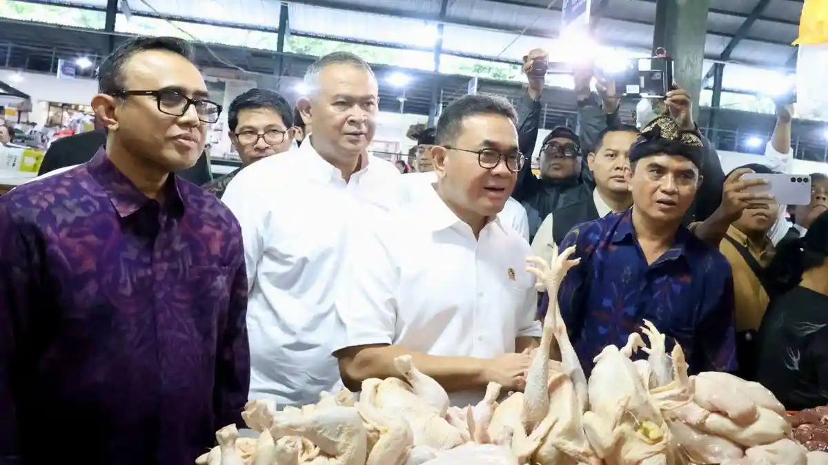 Wali Kota Jaya Negara Dampingi Kunjungan Mendag Budi Santoso di Pasar Nyanggelan Denpasar Bali