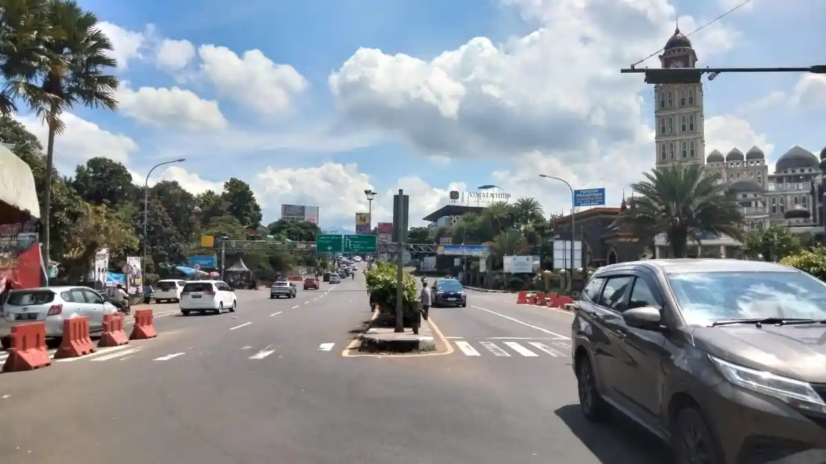 Puncak Bogor Diserbu Wisatawan Libur Imlek 2023, Volume Kendaraan yang Masuk Naik 20 Persen
