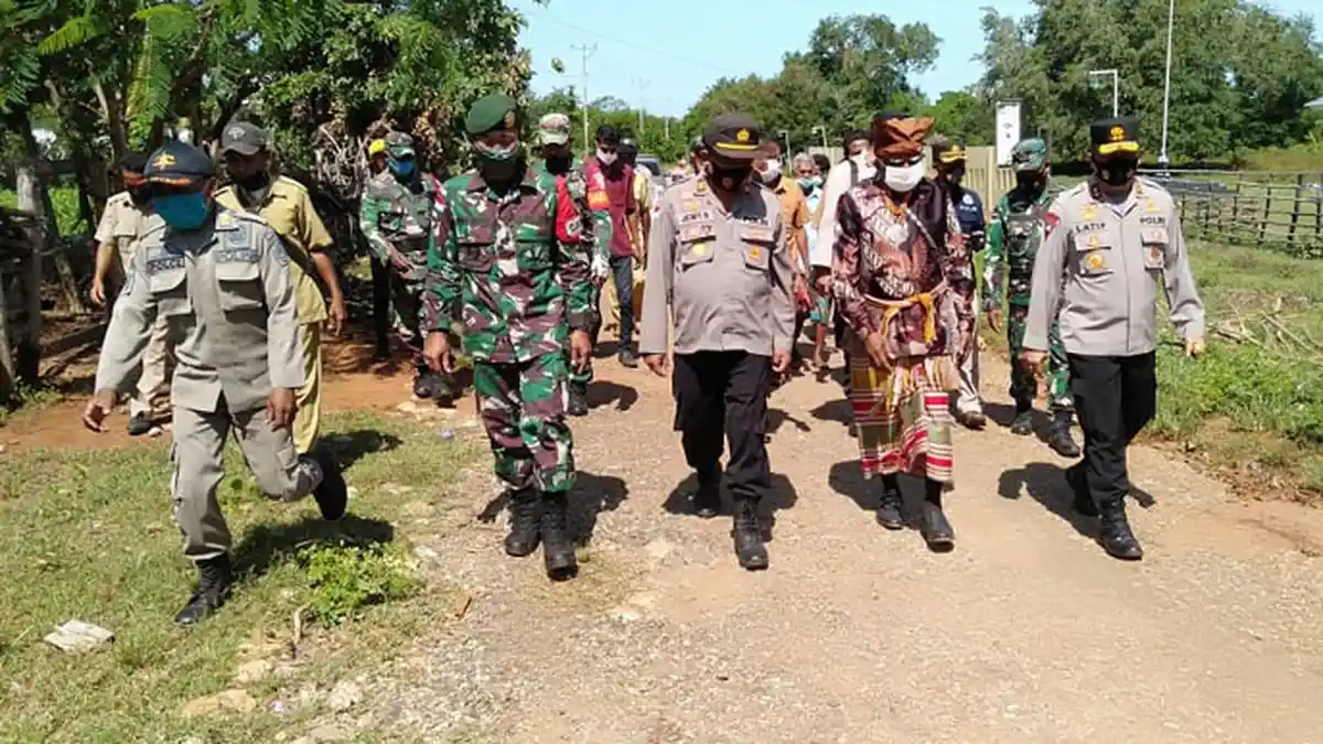 Kapolda NTT Sambangi Korban Bencana di Amfoang Timur
