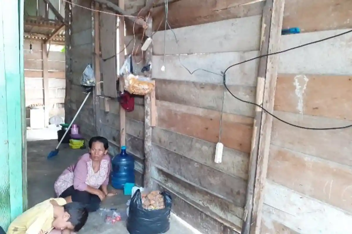 Berjualan Keripik, Semangat Janda 3 Anak yang Masih Kecil di Sarolangun, Tinggal di Rumah Seadanya
