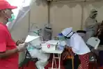 pemeriksaan-rapid-test-antigen-secara-acak-di-pintu-masuk-jembatan-timbang-ajibarang-banyumas.jpg