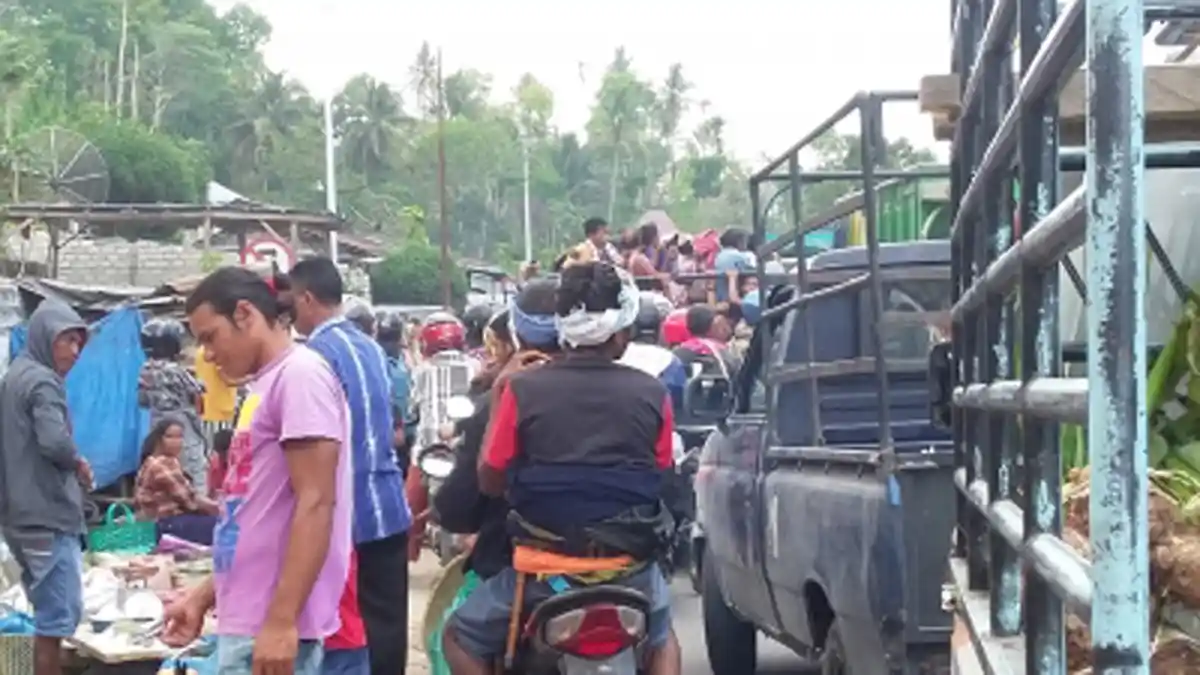 Pasar Waimangura Semrawut, Ini Tanggapan Bupati Sumba Barat Daya dr. Kornelius Kodi Mete