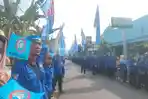 buruh-dan-warga-menyambut-kedatangan-Prabowo-untuk-meresmikan-Museum-Ibu-Marsinah.jpg