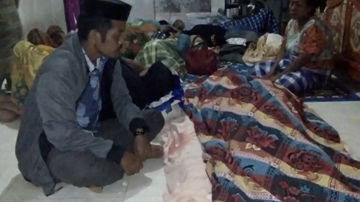 Seorang Tewas Empat Lainnya Luka Bakar Tersambar Petir