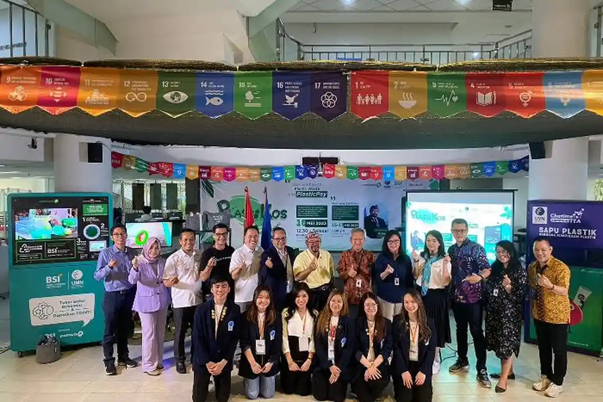 UMN Jadi Kampus Swasta Pertama yang Punya Reverse Vending Machine Botol Plastik