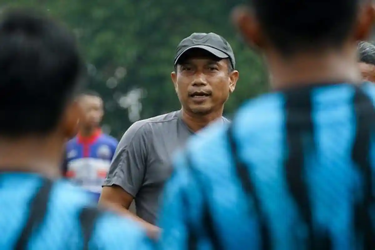 MISI Arema FC Agar Tak Tampil di Liga 2 Musim Depan, Legenda Timnas Ditunjuk Jadi Juru Selamat