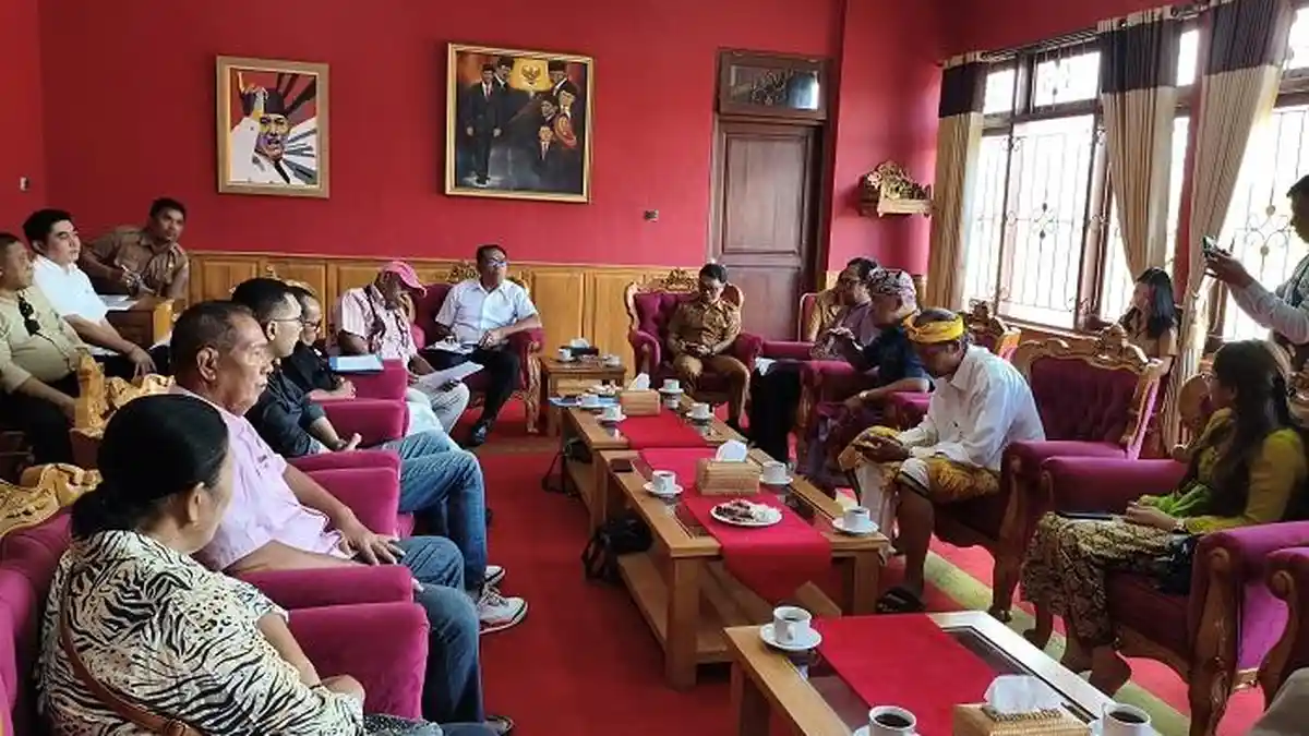 MASIH Lanjut Kasus GA & WA, Kini Keluarga Datangi Kantor DPRD Buleleng Usut SK Pemberhentian PPPK!
