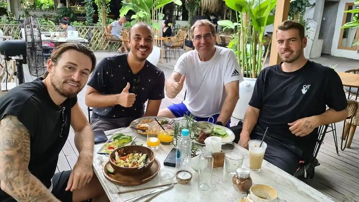 Eks Pelatih PSM Robert Alberts Ajak Wiljan Pluim & Marc Klok Reunian, Pindah Persib? Jawaban Pluim?