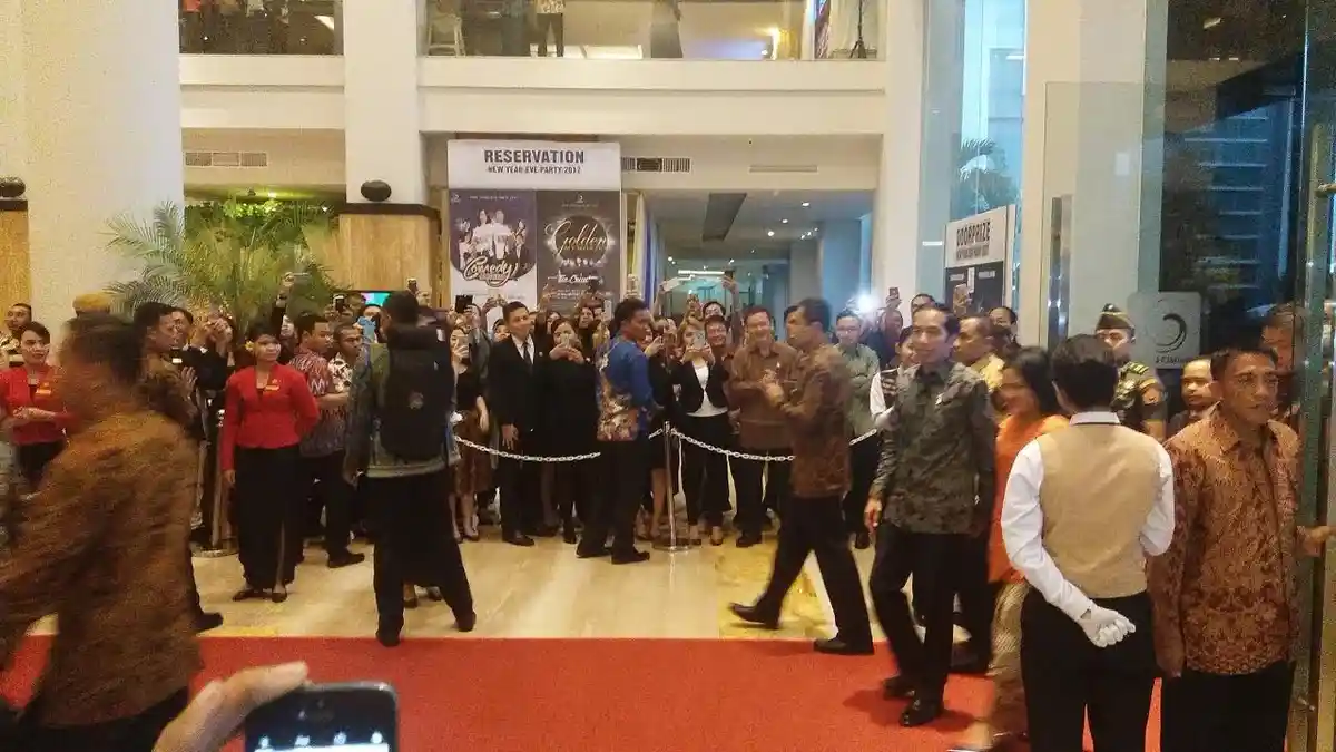 Presiden Gelar Pertemuan Tertutup dengan Tokoh Agama Setibanya di Makassar